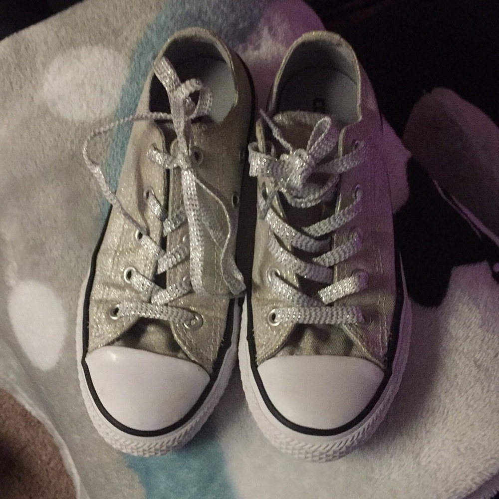 Girls converse - Picture 1 of 3